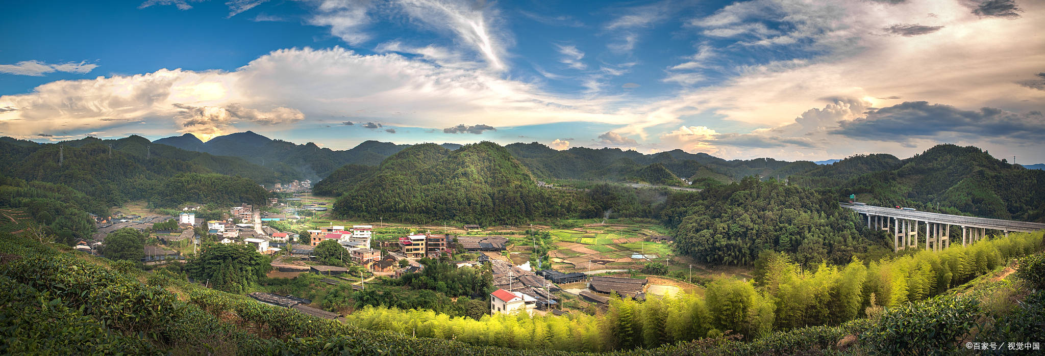 晚上,回到平坝县城,逛逛当地的夜市,感受当地的夜生活气息.