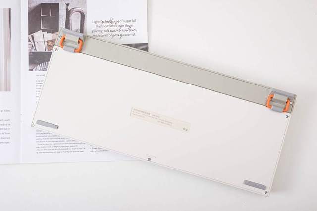 洛斐小方98三模机械键盘体验:复古感设计,手感软弹,久敲不累