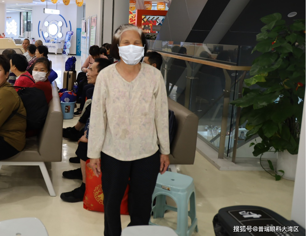 番禺普瑞眼科:为南沙三民岛聋哑老人 实施公益白内障手术_梁姨_广州市