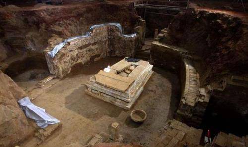 古墓出土一"鹦鹉杯",酒怎么都倒不完,x光一照,专家恍然大悟_古人_王彬