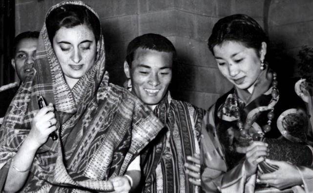 面对王后格桑却登递来的橄榄枝,旺姆家族思虑良久,虽然通过经商等手段