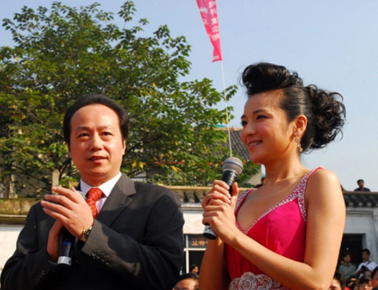 电视管彤晒生活照!