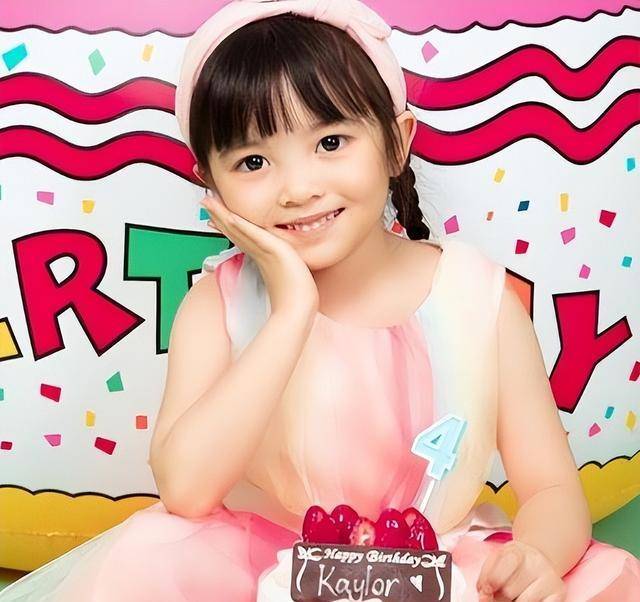 作为一个90后的观众,我也对照片中的每一个细节都深深着迷.