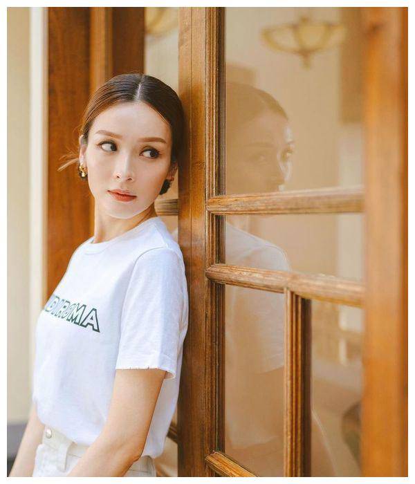 情人节收花疑有新恋情,与前度交往7年终分手_李佳芯_陈炳_恩德