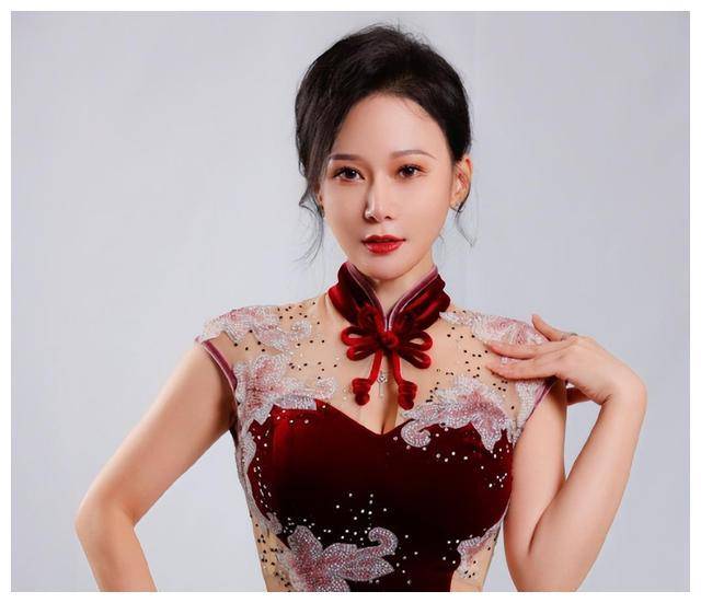 《三大队》按摩女:热议戏外尤物,戏里火爆!_何雨桐_角色_观众