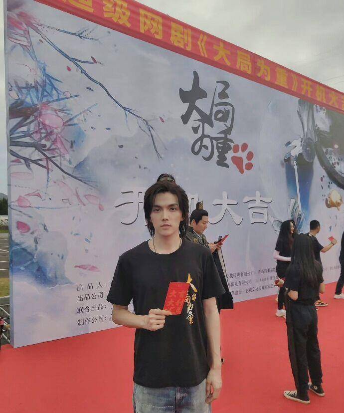 张雨绮男友李柄熹拍摄首部古装剧并担任主角,与女主拍