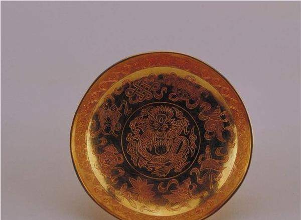 河北老人家藏一只清代金碗,碗底刻有四个字,专家鉴