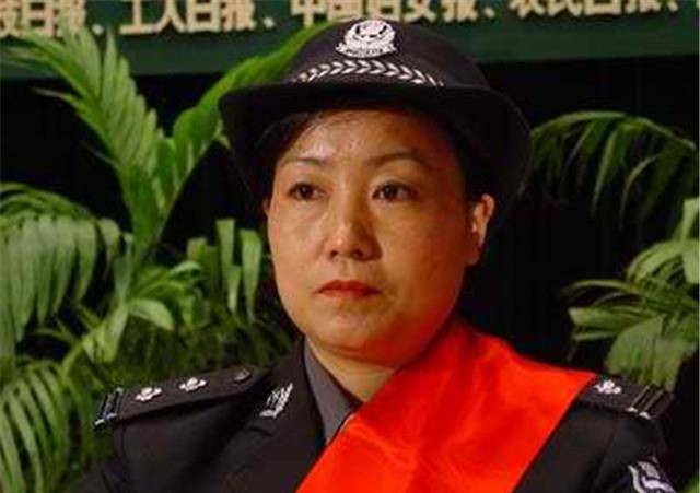 任长霞丈夫,为普通民众免费打官司,08年去世与妻子合葬,年仅45_卫春晓