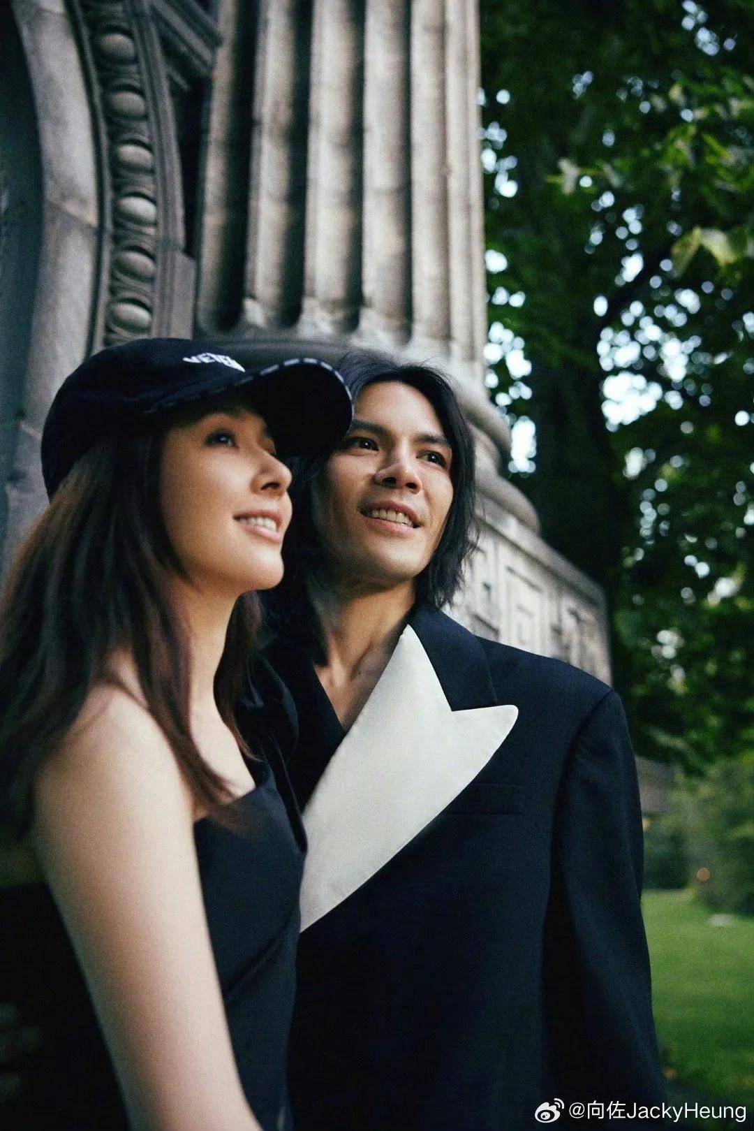 郭碧婷眼神无光,素颜变少妇,向佐带她狂热秀恩爱,网友:别装了_桌子