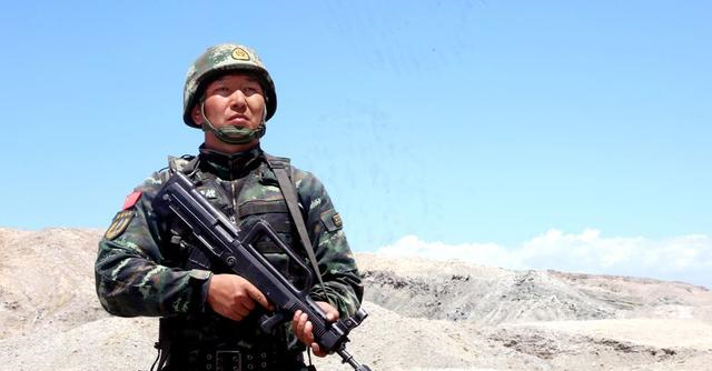 "反恐战神"王刚:上校警衔,武警特战支队长,15次军功全是实战_年代