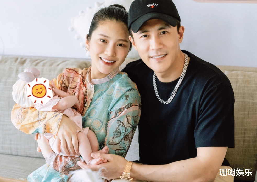 小蛋饺满月派对照,一家三口合照幸福美满,杜淳王灿互动甜到憨_照片