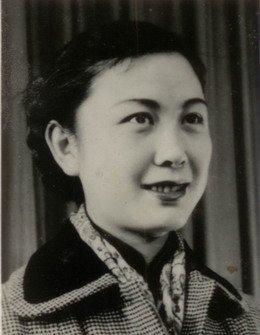 "黄梅戏大师"严凤英:17岁成名,却死于38岁,去世后惨遭剖尸_演出_京剧