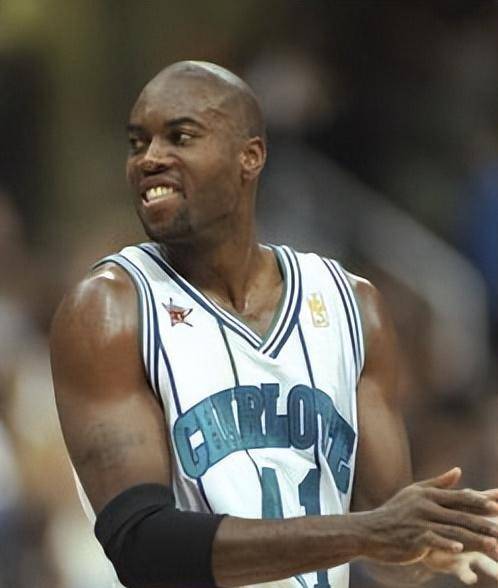 格伦·莱斯场均贡献26.8分,4个篮板,2次助攻和三分球.