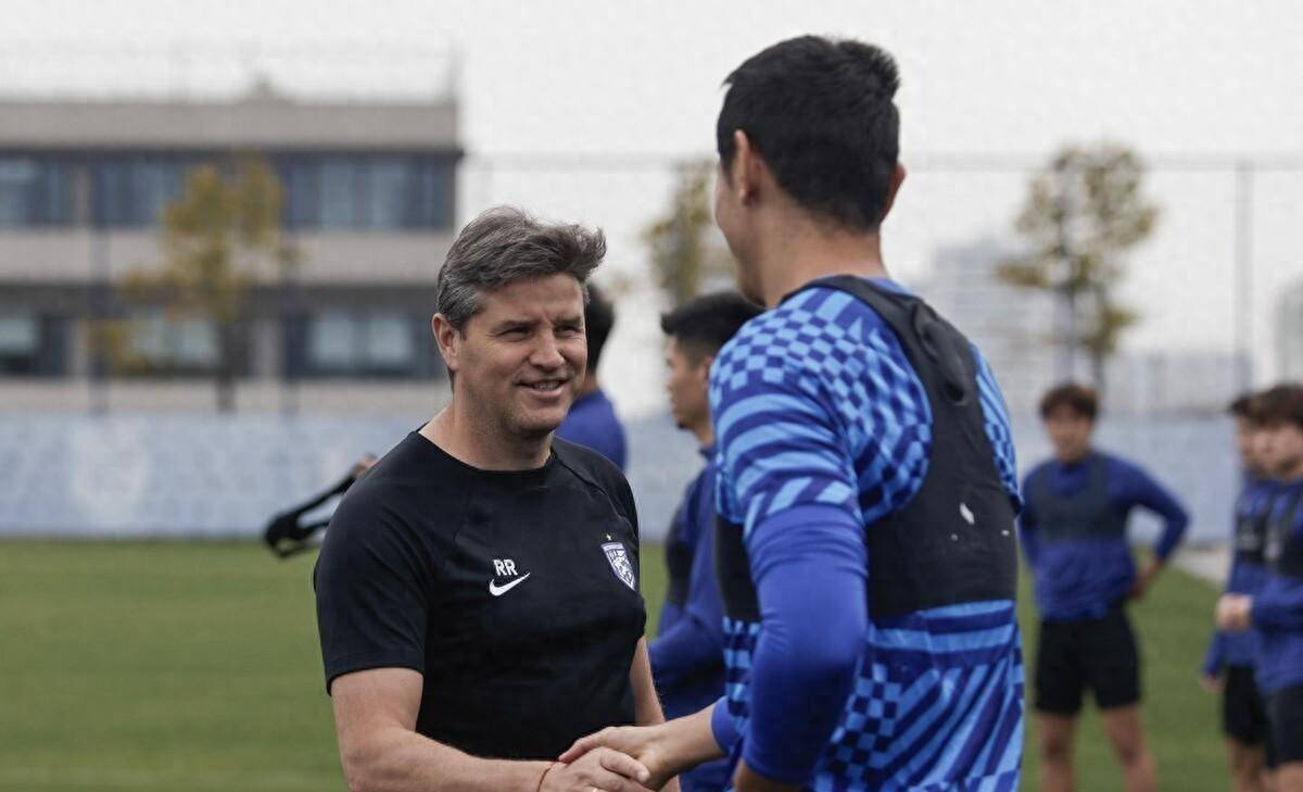 武汉三镇 - 新外援迎接"新挑战" 带您认识一下球