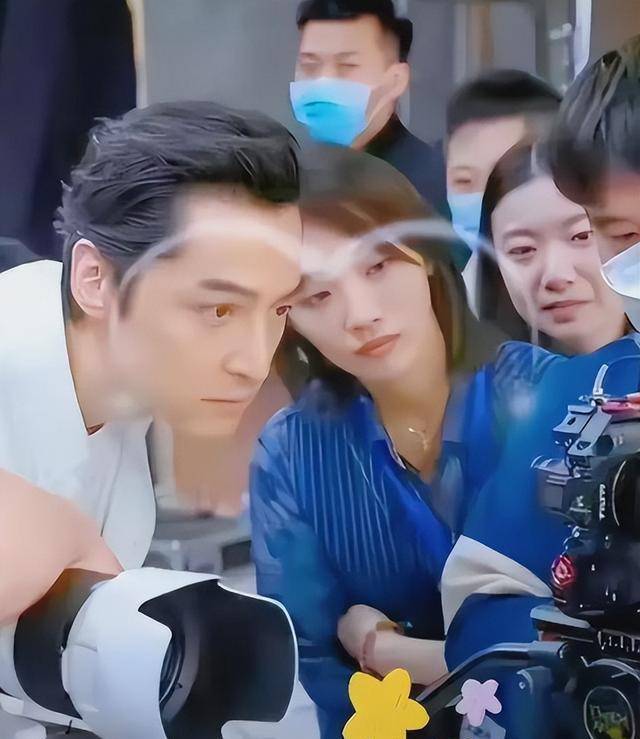 胡歌携助理老婆超市大采购,年货堆满购物车,黄曦宁忙前忙后_成功_胡佳