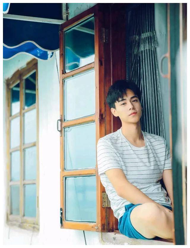 独具魅力的胡一天,帅气迷人,十足男神!_演技_获得了_外表