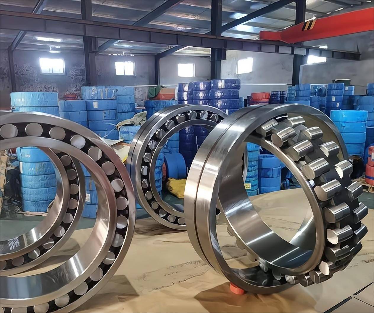 (5)使用成对双联角接触球轴承的主轴,多半载荷较轻,其配合过盈量如偏