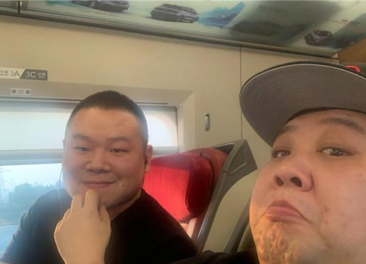 岳云鹏最爱的小曲被路人翻唱,灵魂鼓手让冯照洋想到孙越_相声_搭档