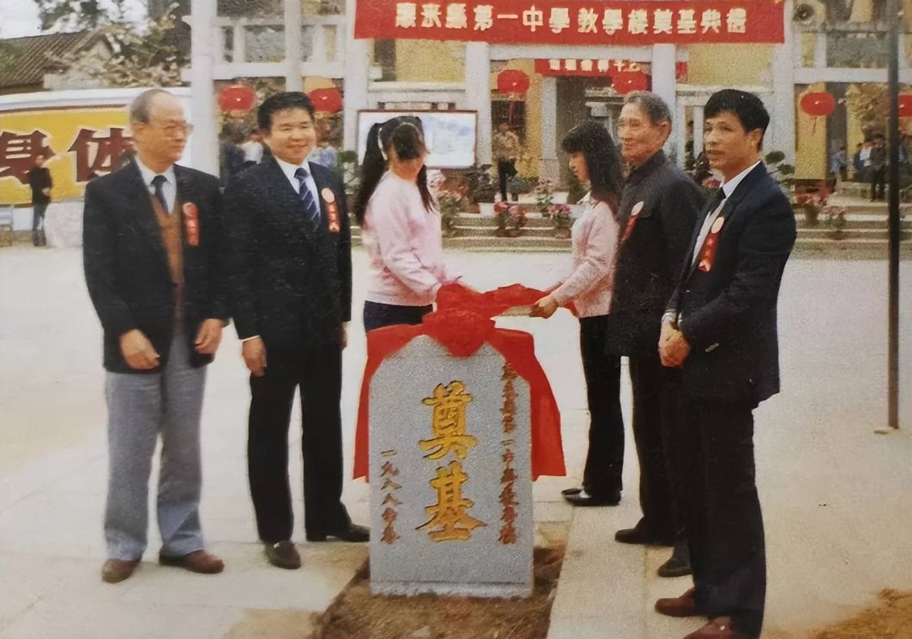 母校捐建教学楼外,庄声源还为家乡惠来独资捐建"水口学校""慈母桥"等