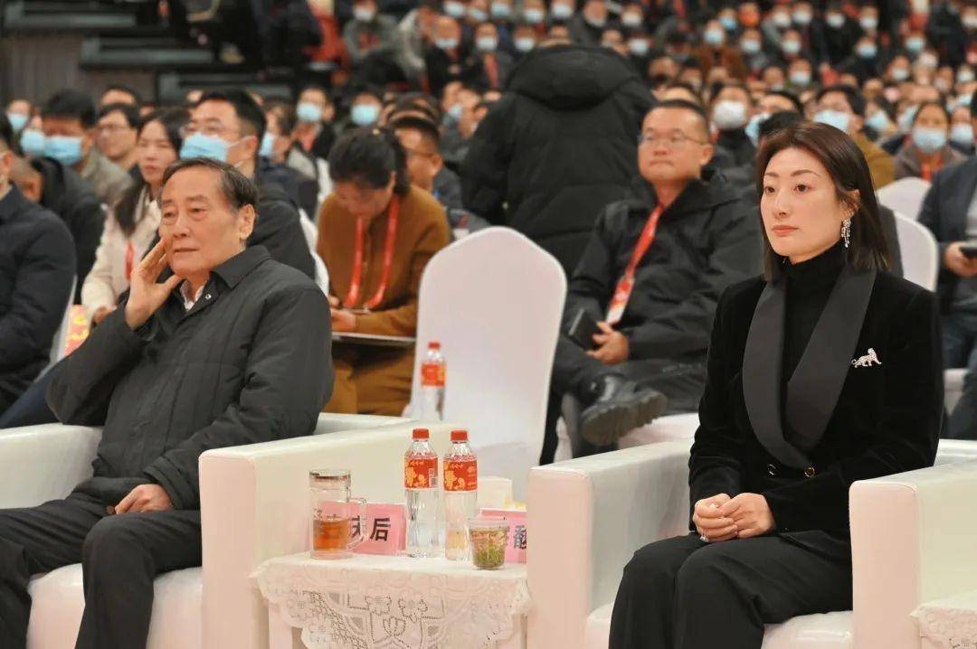 宗馥莉接棒娃哈哈,500亿饮料巨头将走向何方?