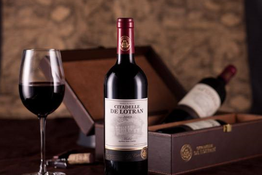 买进口红酒时,若看到红酒有这3个"特征",再便宜也不要买_密封_时候_条