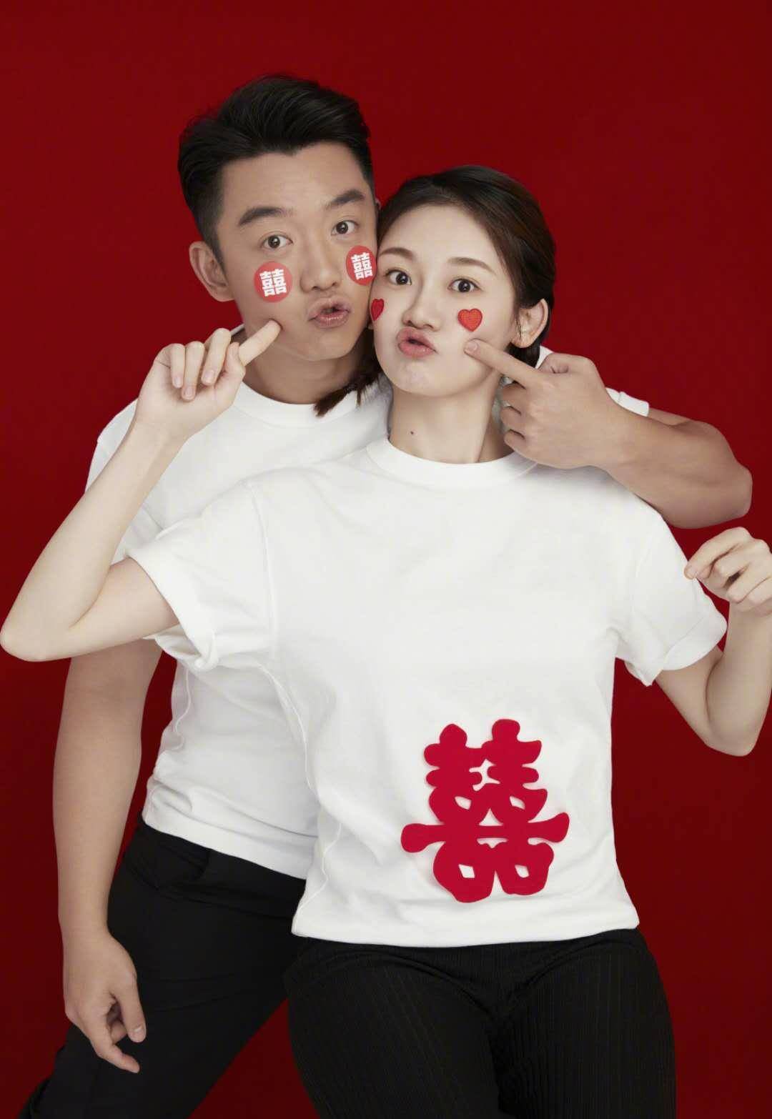 郑恺与苗苗官宣结婚后晒迷之角度自拍照,嘴角向上,养出幸福肥_网友