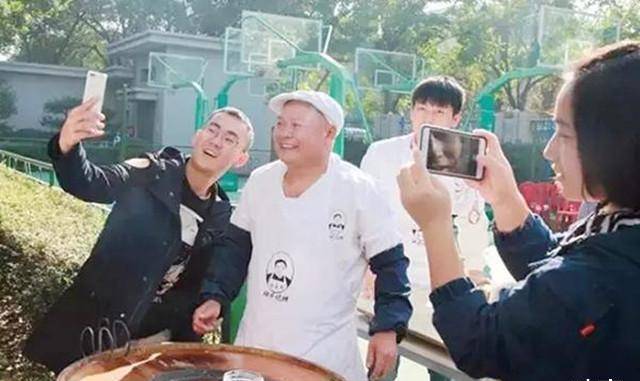 专注做烧饼20多年,胖子哥一路坚持,终买下一套价值220万的房子_老应