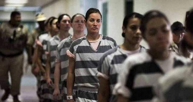 军舰运送200多名女囚,抵达澳大利亚时,大多数都已怀有身孕_囚犯_流放