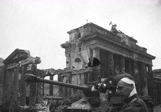 德军的最后一战,当苏军坦克开进柏林时,柏林保卫战都发生了什么_德国_