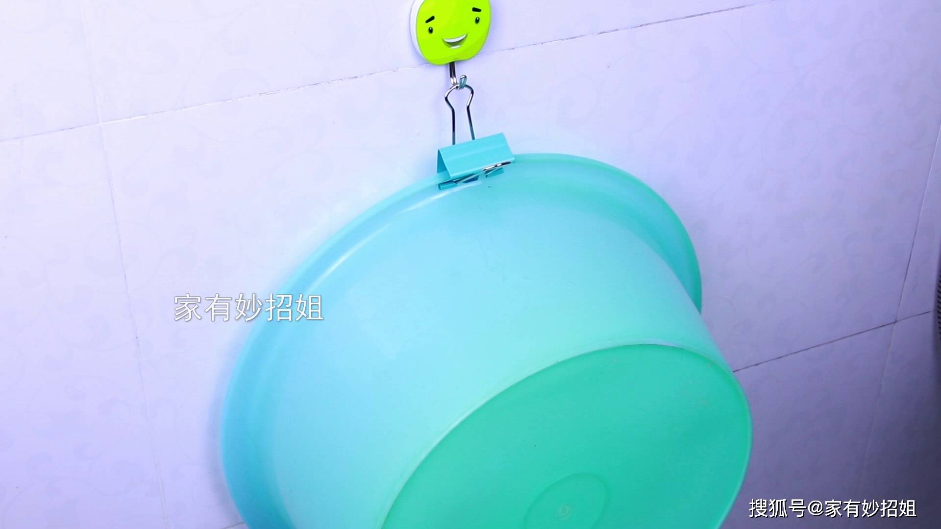 没想到,卫生间放个燕尾夹,作用这么大,解决家家大难题,快试试_鞋子