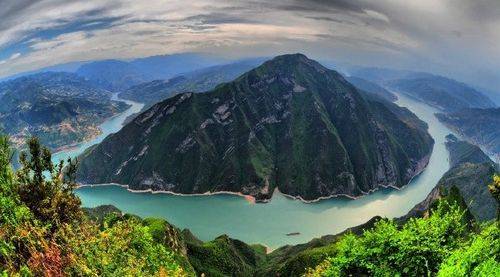 恩施大峡谷：自然奇观与现代旅行融合的典范