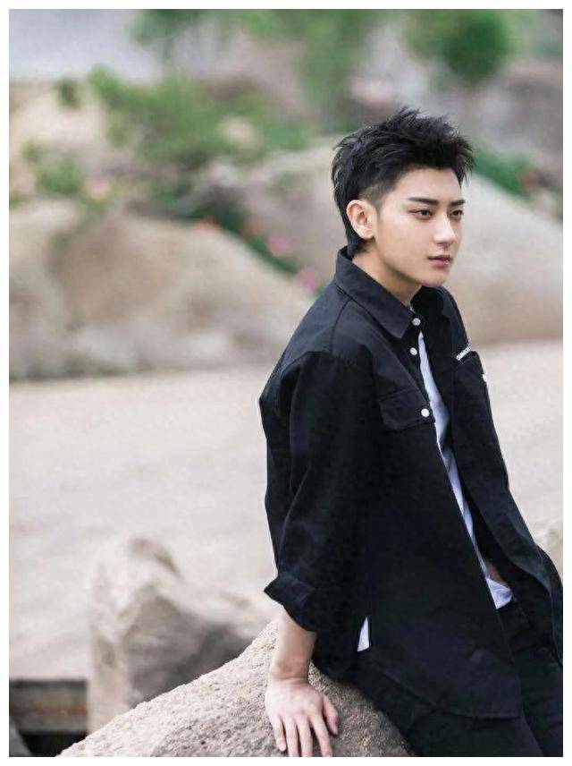 黄子韬新作品感人故事,荧屏炸裂引全民热议!_才华_魅力_艺术