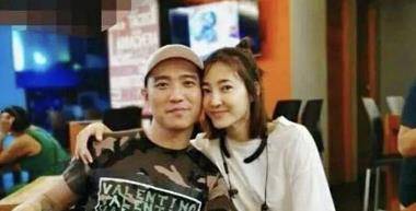 王丽坤被他睡了8年,转身被绿并和别人"奉子成婚",如今仍单身_乔振宇