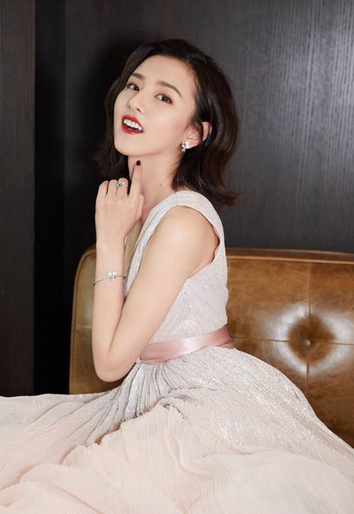 女明星别再乱减肥了,看看迪丽热巴,王子文暴瘦后,颜值却变低了_step