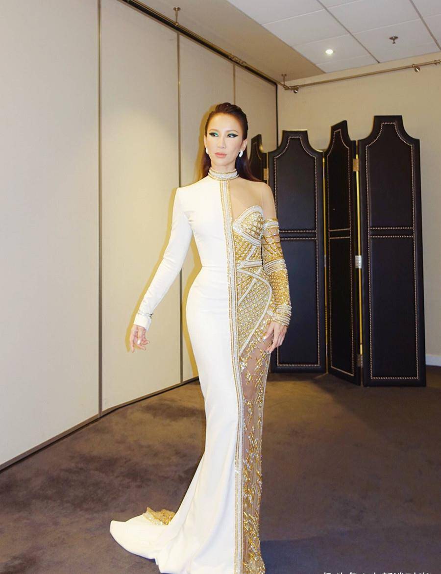 45岁李玟真招摇!