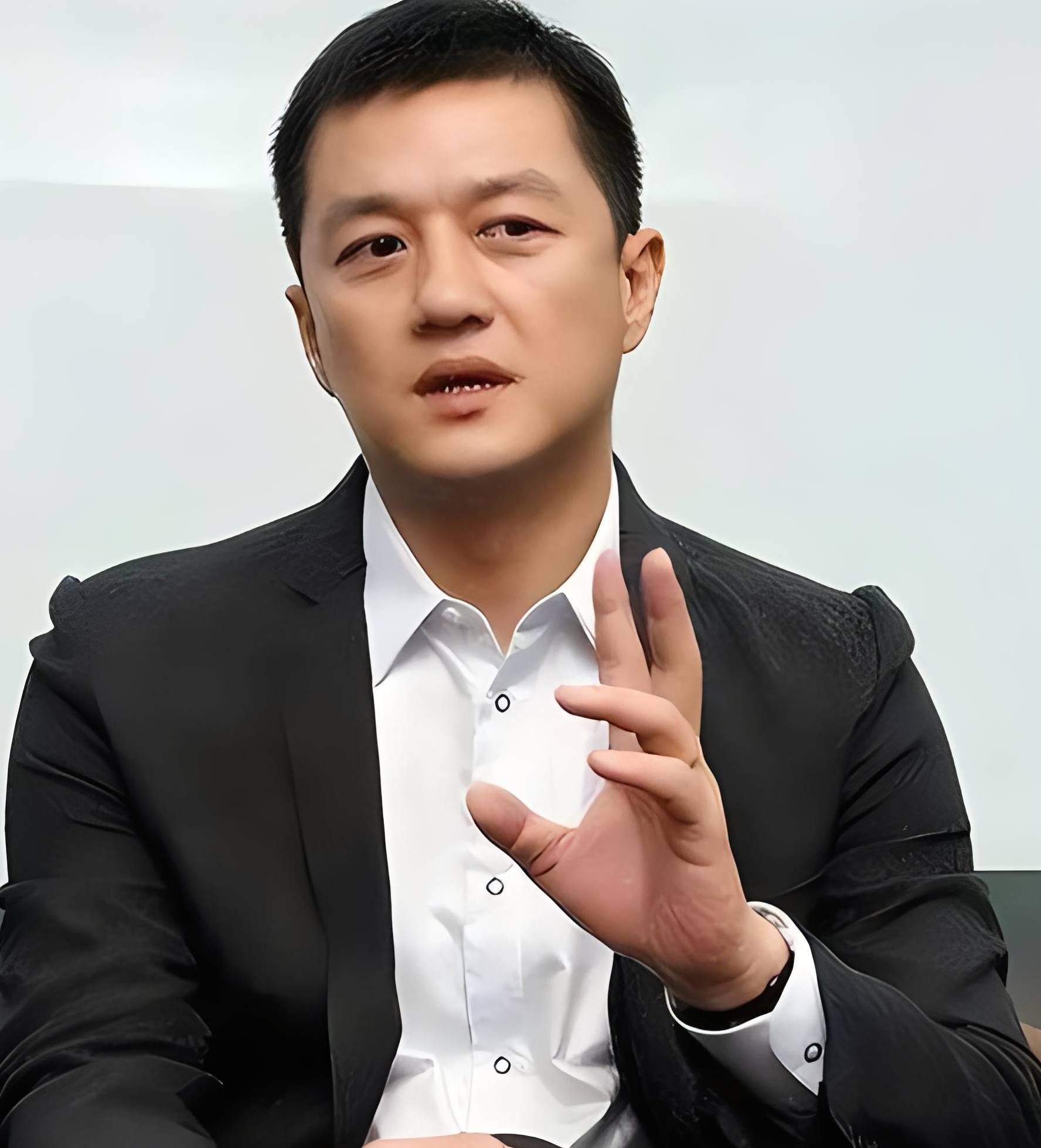 娱乐圈:李亚鹏直播抱怨吃外卖,昆凌品牌疑破产,张晚意遭质疑!