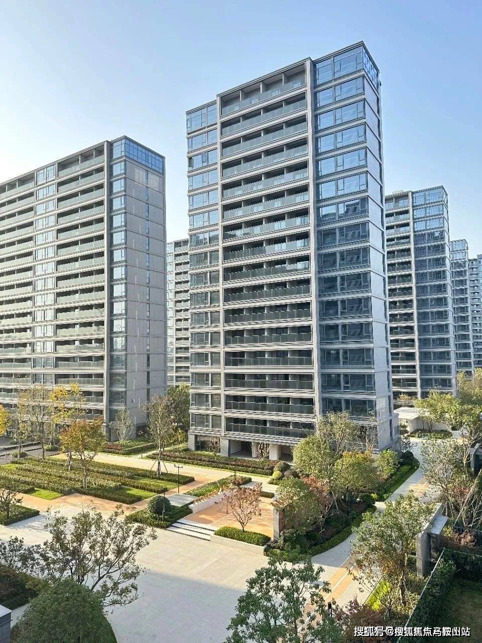 项目简介巨成·悦都会项目位于桐乡市子恺学校南侧,秋韵路北侧,丁家桥