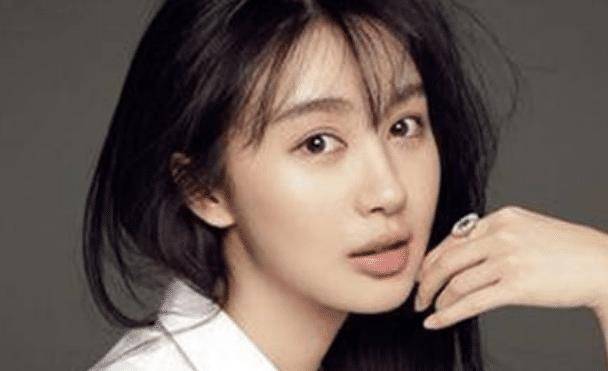 没有科班出身的根基,也没有任何人脉,悟性很高的李菲儿让人喜欢_明星