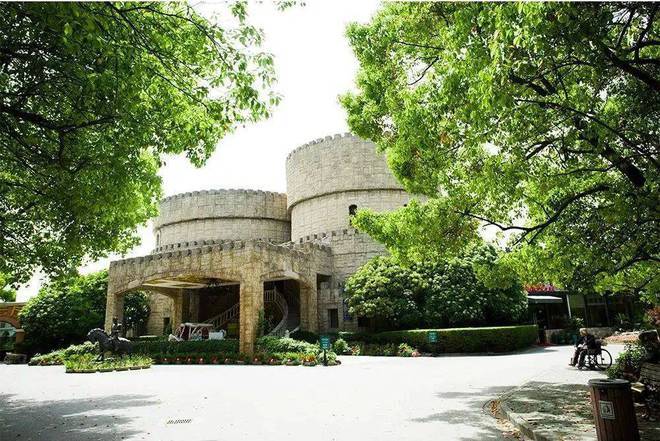 长宁区绿地金庭庄园幸福里养老公寓闹中取静的秘密花园