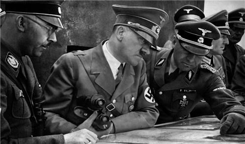 ",第一位新婚两天自杀,第三位枪决后被百姓暴尸_希特勒_战争_墨索里尼