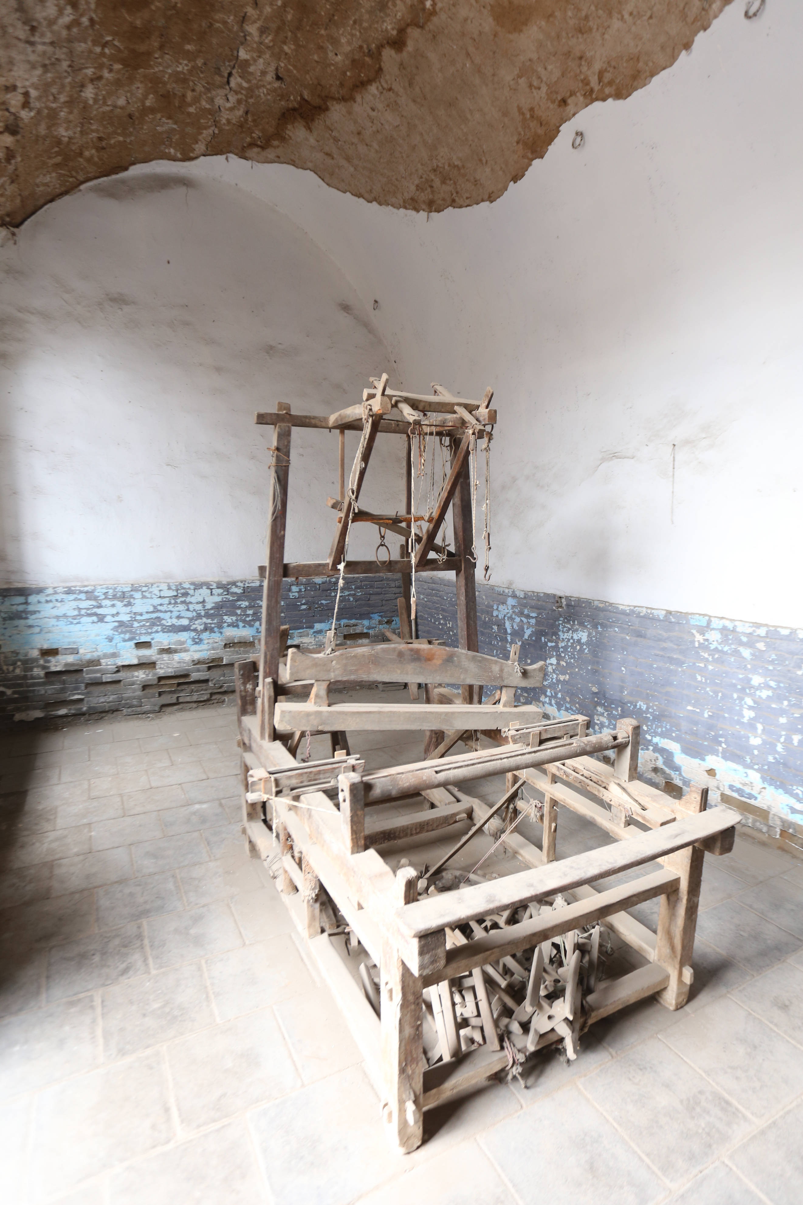 郝洙返乡后撰修郝氏家谱,邀亲家撰写世系,列于序前,张目与族人,告之族