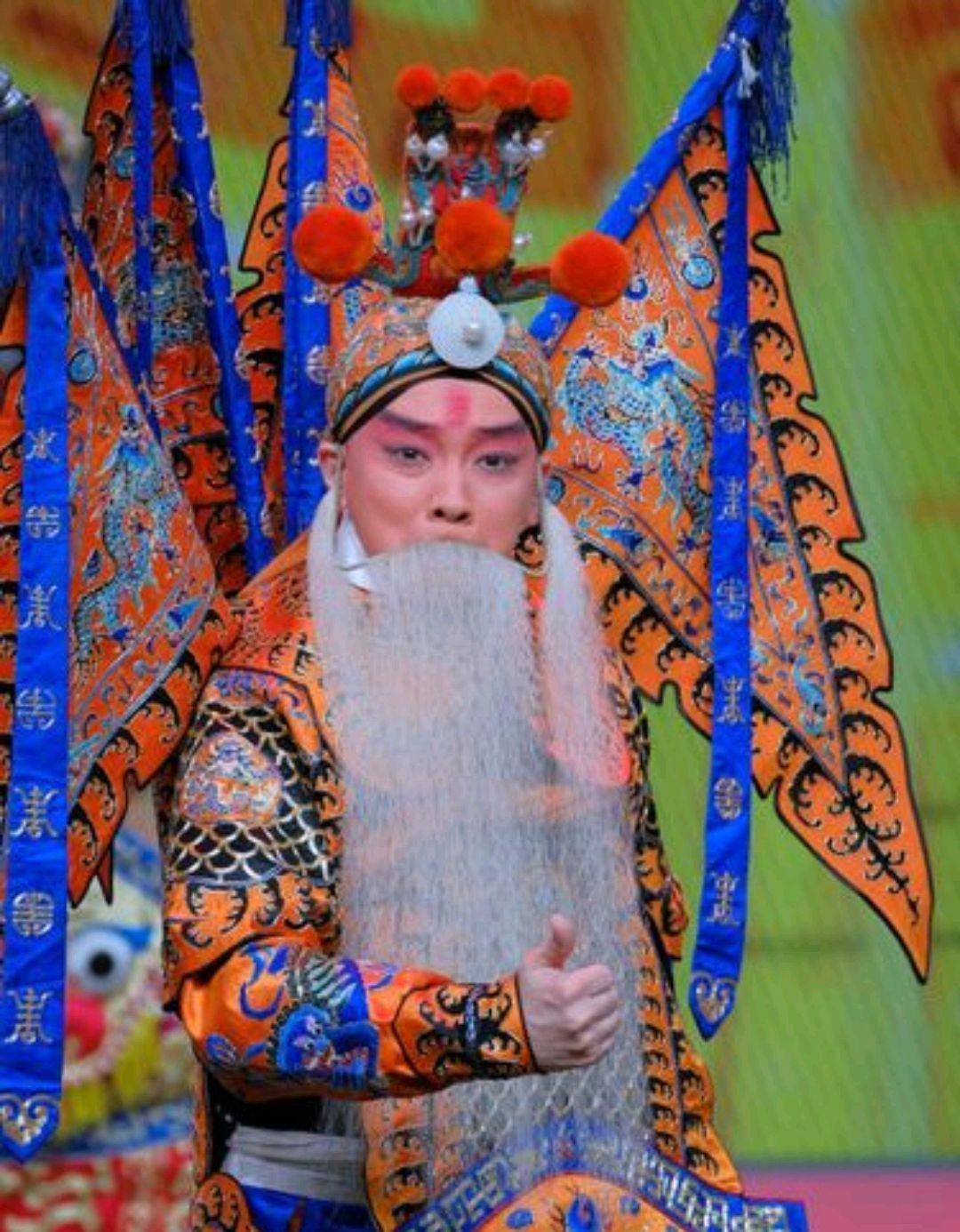 郭德纲都能够拯救京剧了,那么戏曲大家裴艳玲怎么不能够成为大师_名家