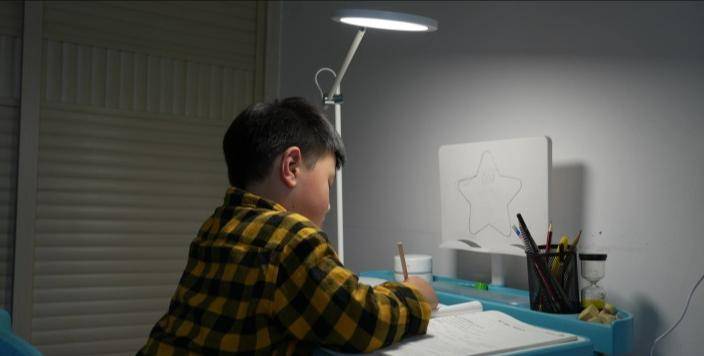 选择护眼台灯的标准是什么？护眼台灯选购指南，看到就是赚到！