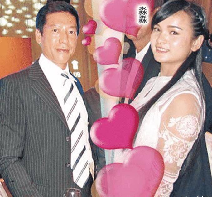 陈小春张耀扬同桌吃饭!"乌鸦哥"头发花白,越来越像徐少强了