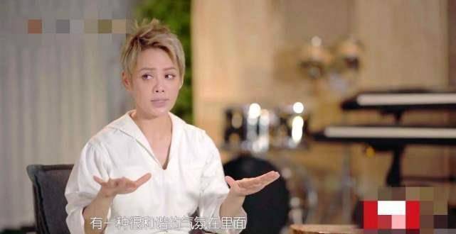 宁静穿高跟鞋跳皮筋毫无压力,与李斯丹妮孟佳再现童年快乐生活_姐姐