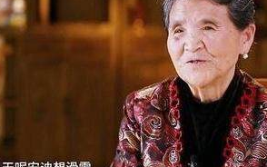 而爸爸也有工作,所以安迪自从出生后就是由奶奶带大的