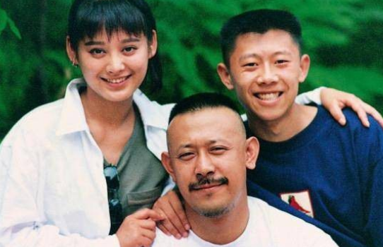 情系姜文,有四段婚姻,至今无儿无女,刘晓庆:再老也要谈恋爱_李俊_北京