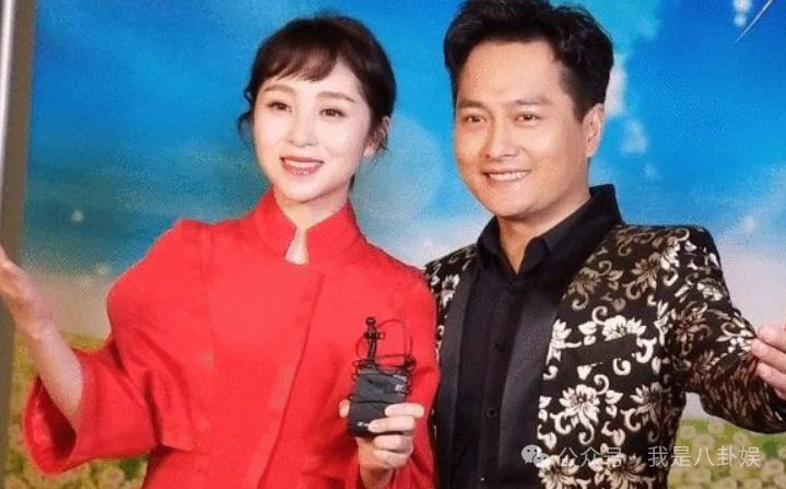 "草根陈世美"走红后抛弃妻女娶北大才女,妻子带着女儿艰难生活_云飞