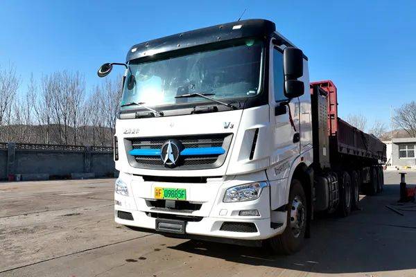 李韶博:北奔重卡高效出勤 短途接驳大显神通 | 卡车之友网_牵引车