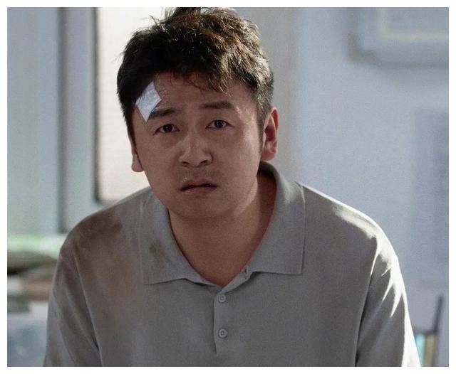 有媒体将雷佳音饰演的陆鸣称为"橘猫男",指与霸道总裁相反的男人类型